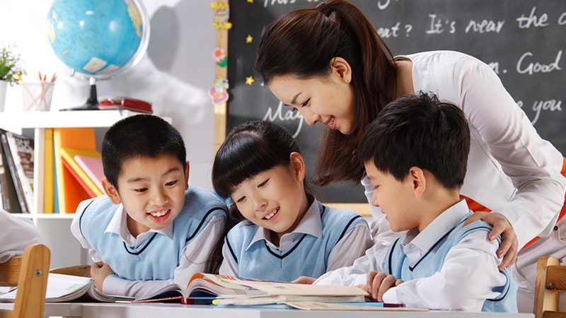 小标题：传统教育与现代教学的碰撞