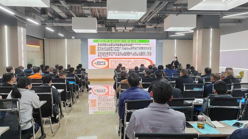 技能培训与学历教育的优劣势解析